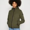 Pier One Regenjacke / Wasserabweisende Jacke - Olive -Modegeschäft für Herren fe480f914e9c4189ab8273cc70688356